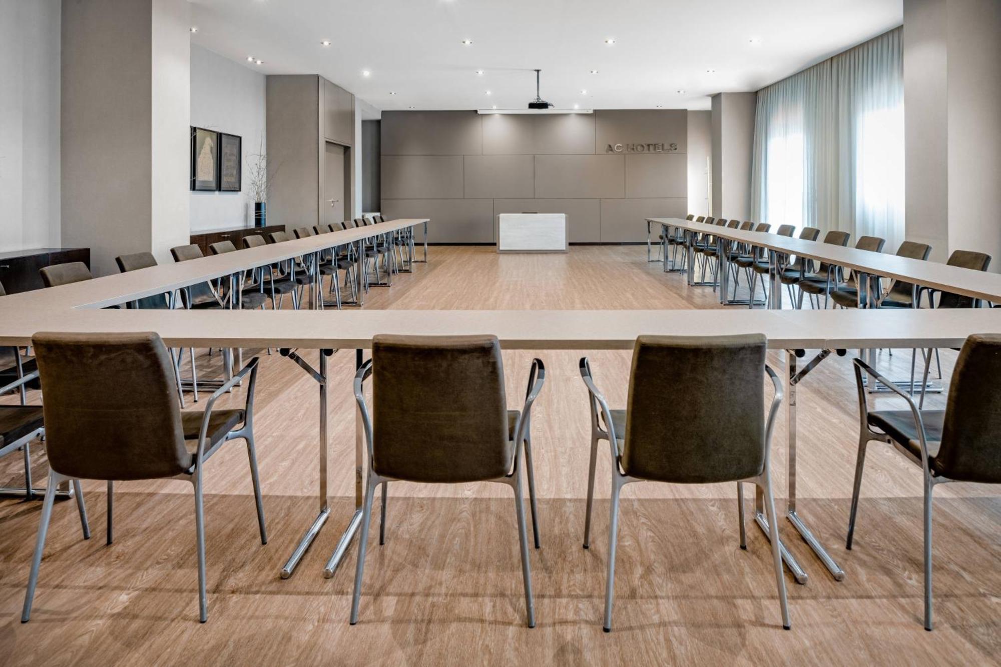 Ac Hotel Oviedo Forum By Marriott מראה חיצוני תמונה